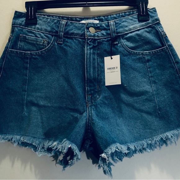 Forever 21 Denim Shorts frayed front in back pockets . Comfortable size 26 - Picture 2 of 5